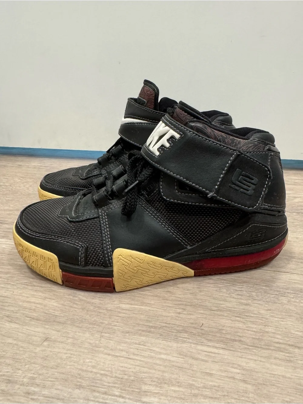 Nike Zoom LeBron 2 Black Crimson